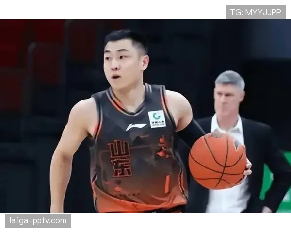 高诗岩连续抢断底线发球 山东防守硬度的代表